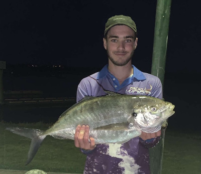 Flynn catches 70cm Trevally @ Lake Tyers