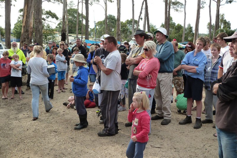 Crowd at 2011 LBTAC Easter Bream Comp