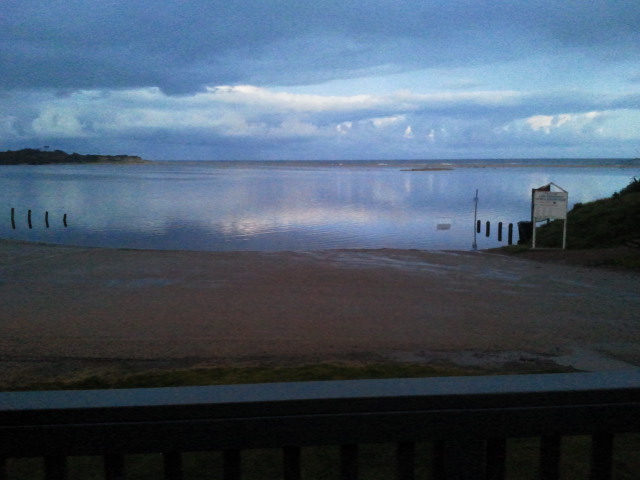 Water Wheel Tavern at dusk with Lake Tyers full.