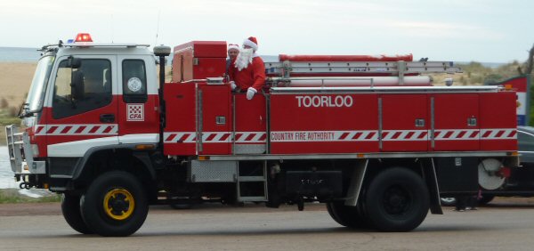 Santa at Lake Tyers Beach arriving