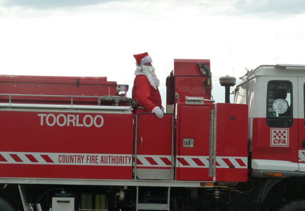 Santa at Lake Tyers Beach arriving